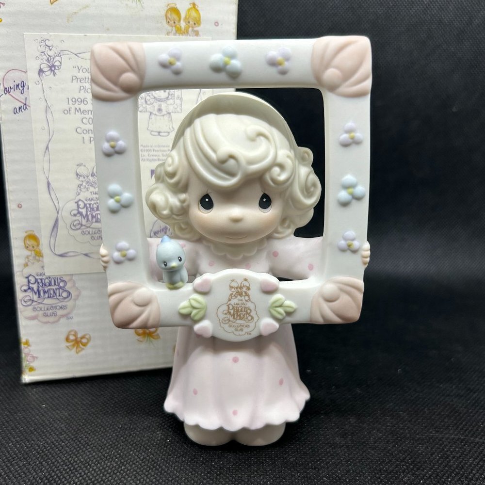 Precious Moments “You’re As Pretty As A Picture” 1996 Collector’s Club figurine